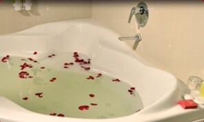 Shower dan perlengkapan mandi gratis