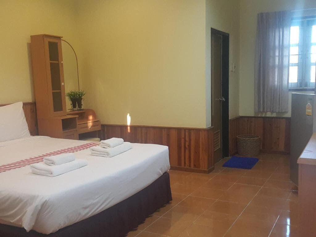 Free minibar, desk, iron/ironing board, free WiFi