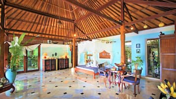 Free minibar items, in-room safe, individually furnished, desk