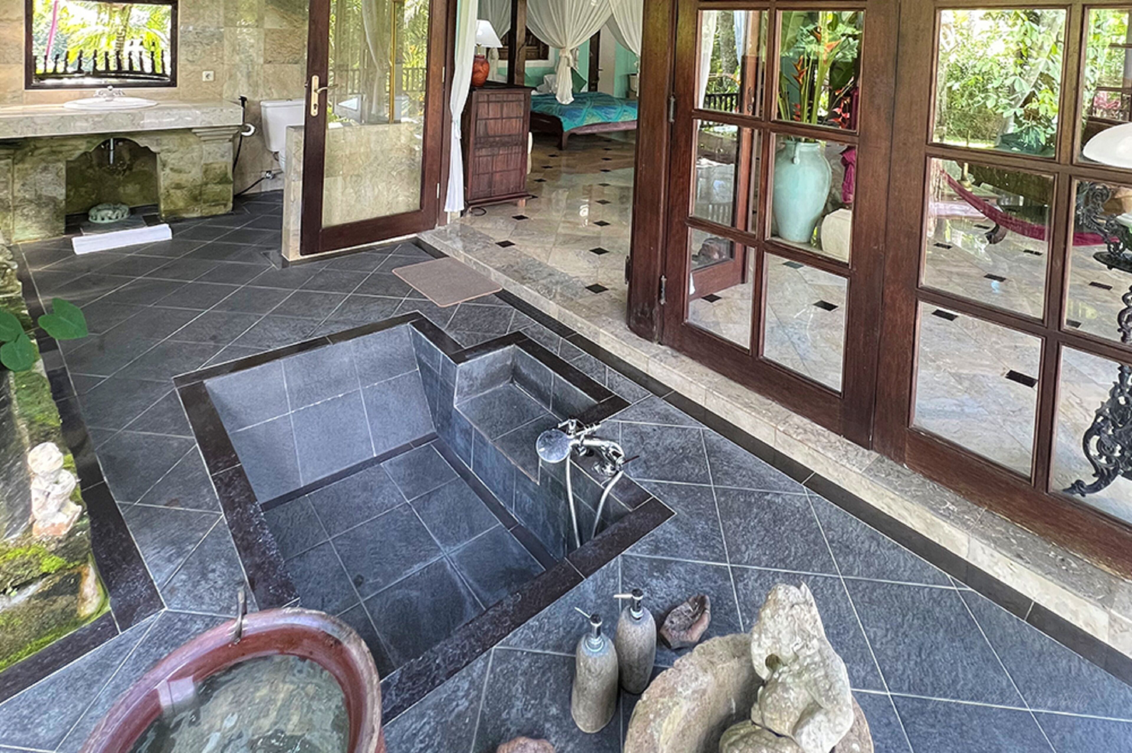 Ücretsiz banyo/kozmetik ürünleri, saç kurutma makinesi, havlu, sabun 