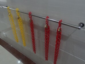 A metal towel rack with yellow and red towels hanging on it. - Tai Wah Guest House (Kowloon)
