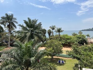 Desk, blackout curtains, free WiFi, bed sheets - Anderita Beach Hotel (Entebbe)