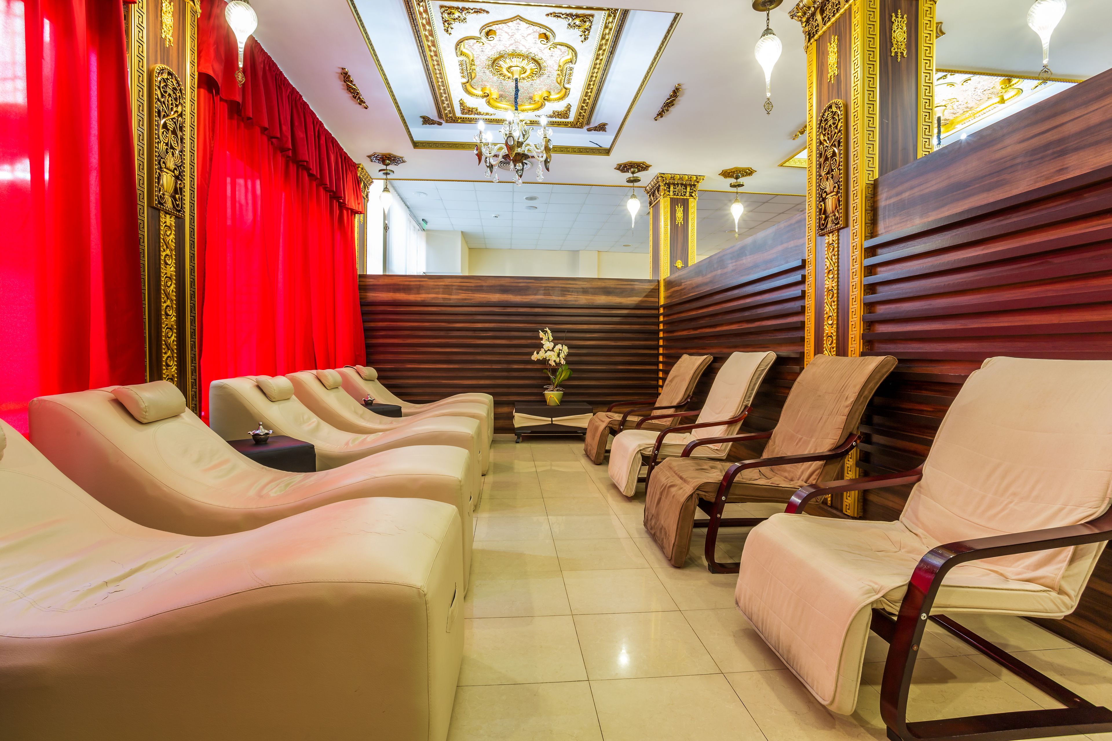 body treatments, aromatherapy, facials, reflexology, 2 treatment rooms