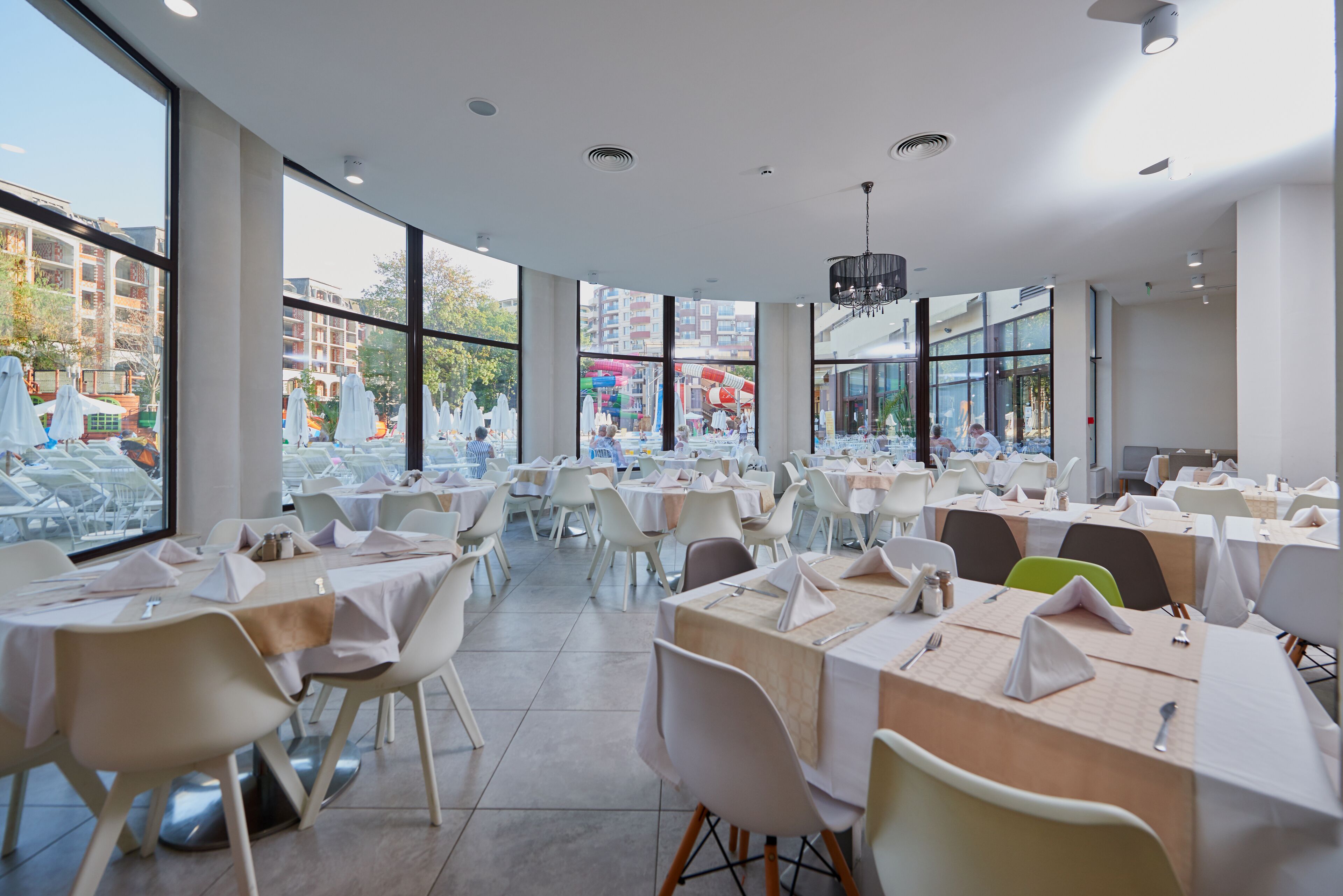 breakfast, lunch, dinner served; international cuisine