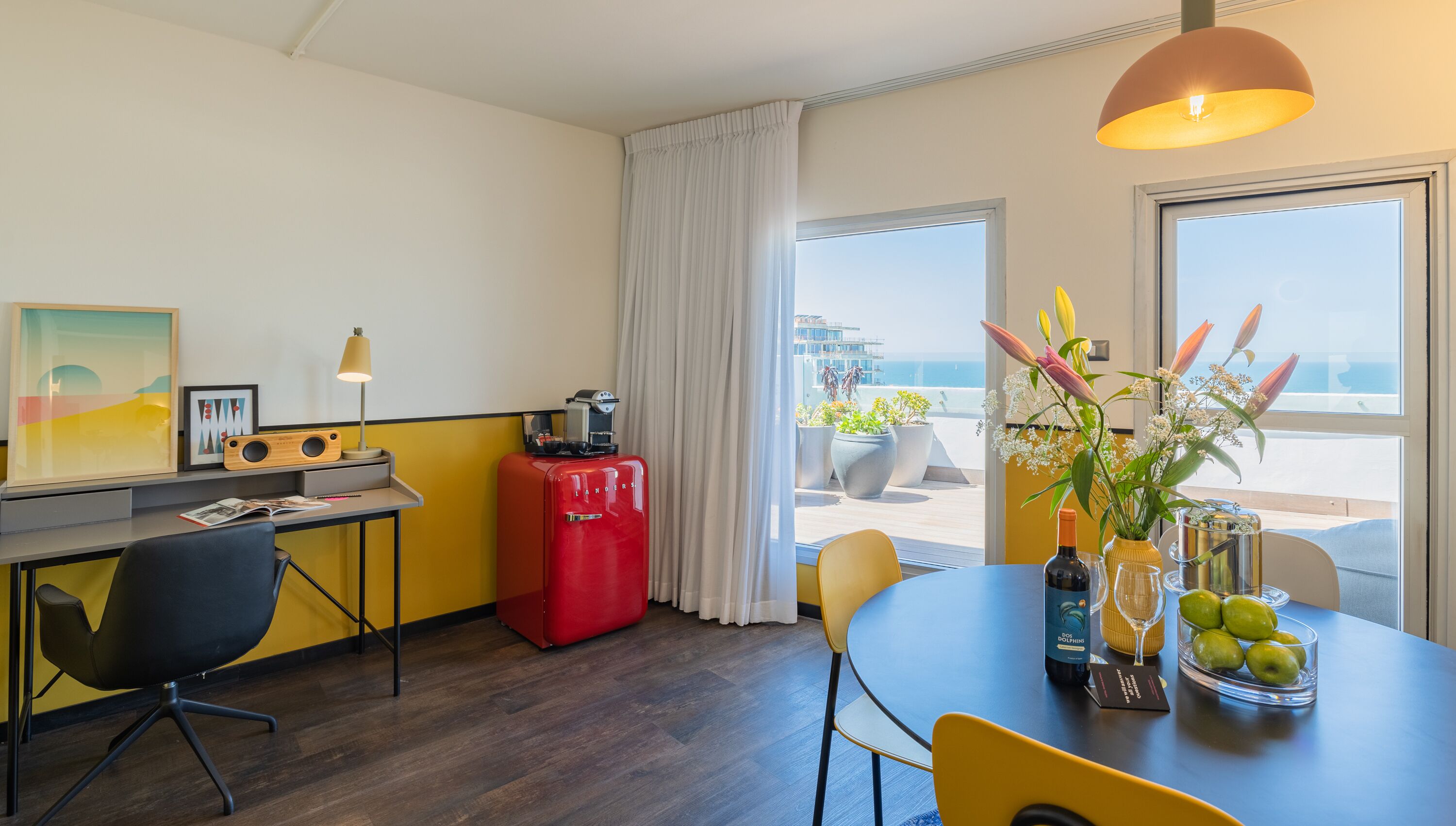 Terrace Suite 2 Bed Room | Minibar, caja fuerte, escritorio y sistema de insonorización