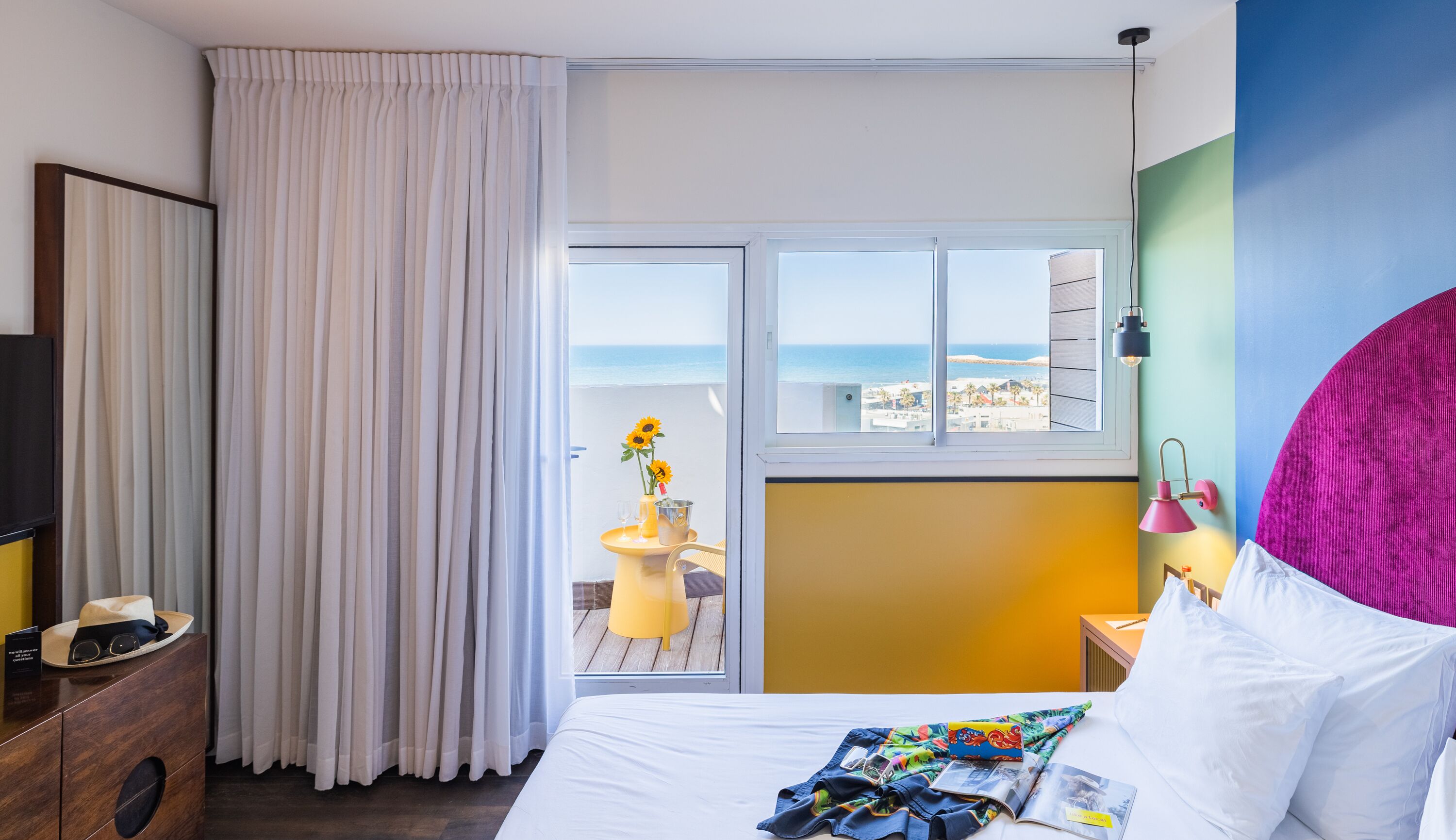 Play Suite with Balcony | Minibar, safe på rommet, skrivebord og lydisolert