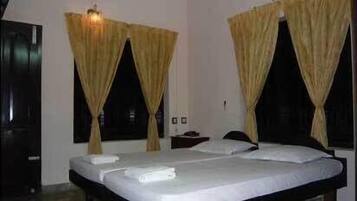 Iron/ironing board, rollaway beds, free WiFi