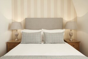 Caixa forta a l'habitació, planxa i posts de planxar i wifi gratuïta 