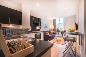 Flat-screen TV - Braid Apartments by Mansley (Edinburgh)