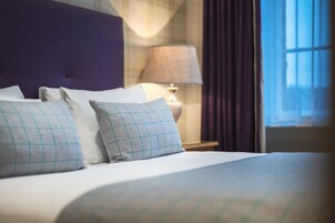 Deluxe Apartment, 1 Bedroom, Non Smoking, Kitchen | In-room safe, iron/ironing board, free WiFi, bed sheets