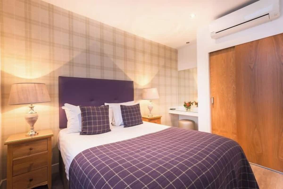 In-room safe, iron/ironing board, free WiFi, bed sheets