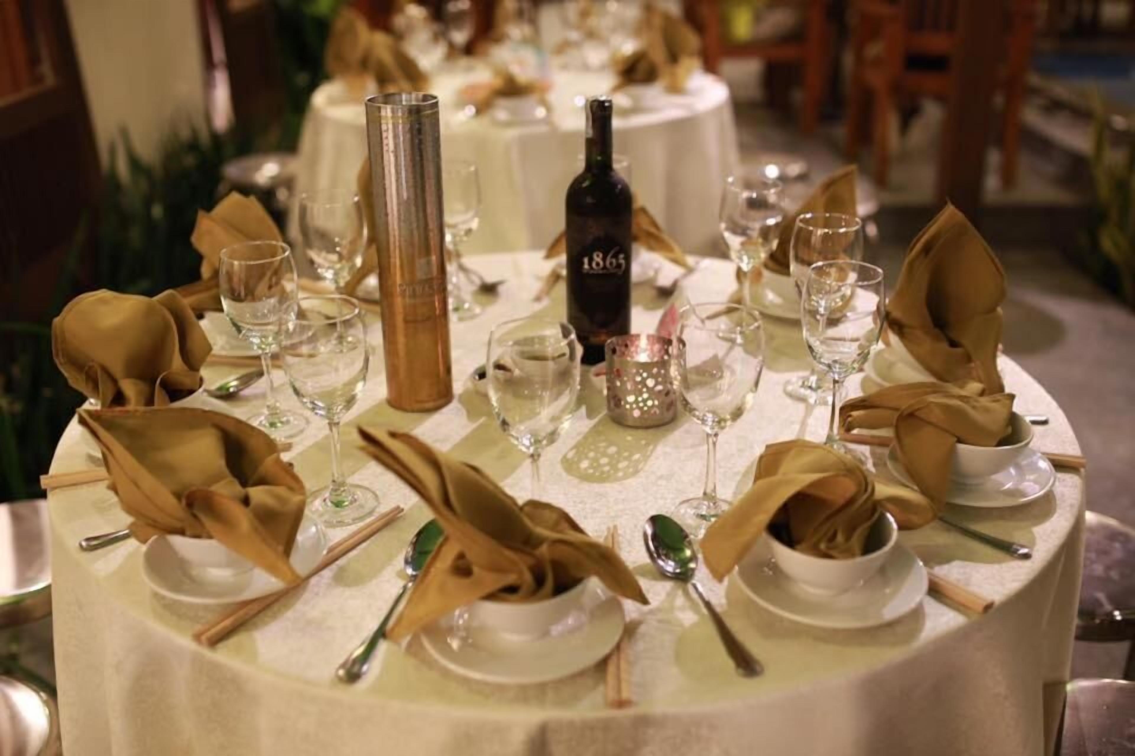 breakfast, lunch, dinner served; vietnamese cuisine