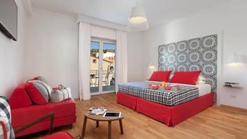Junior Triple Room | In-room safe, blackout curtains, soundproofing, free WiFi
