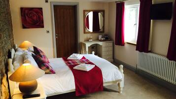 1 bedroom, premium bedding, desk, free WiFi