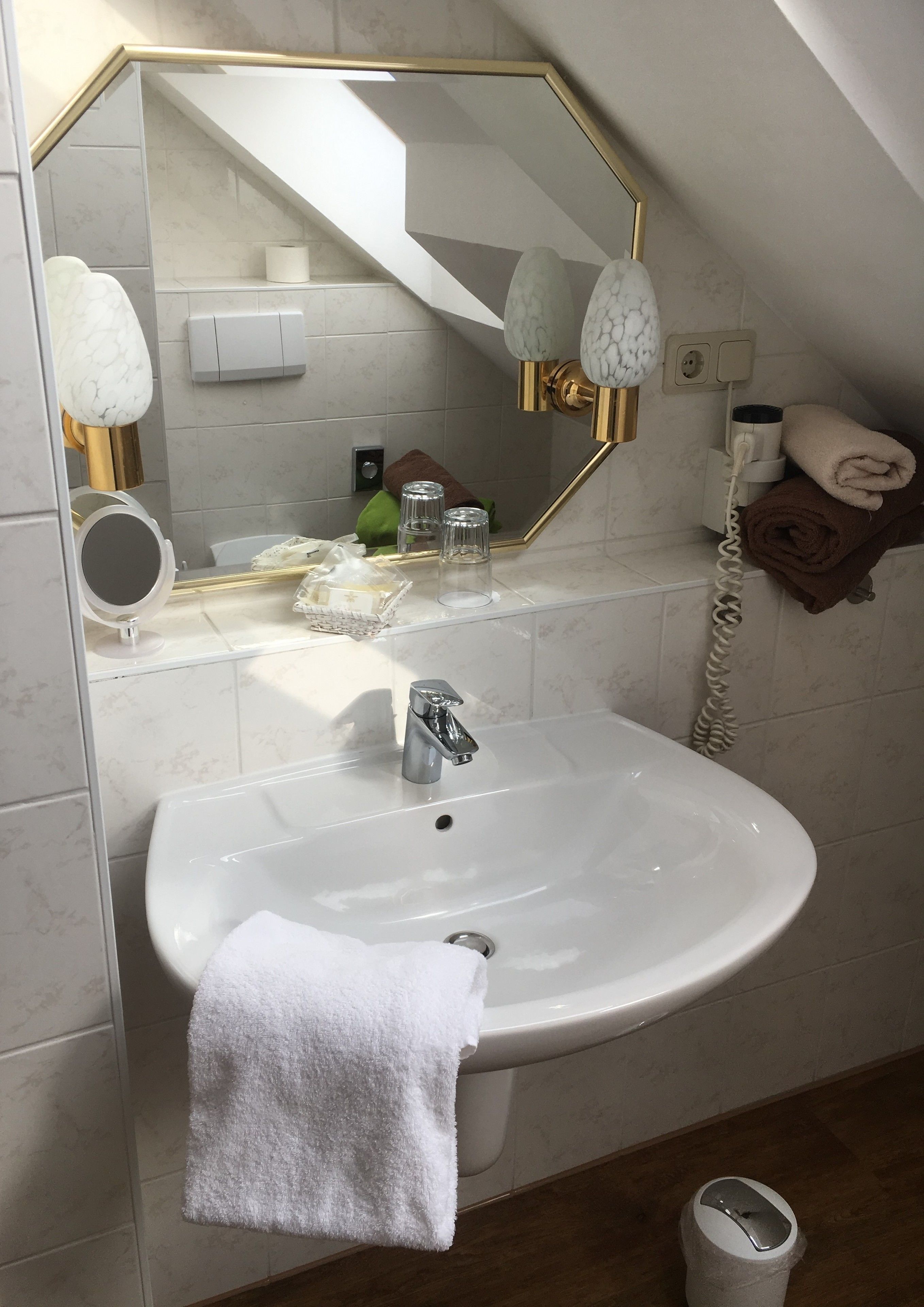 single room, non smoking | bathroom shower