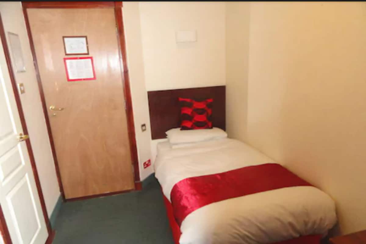 Single Room | In-room safe