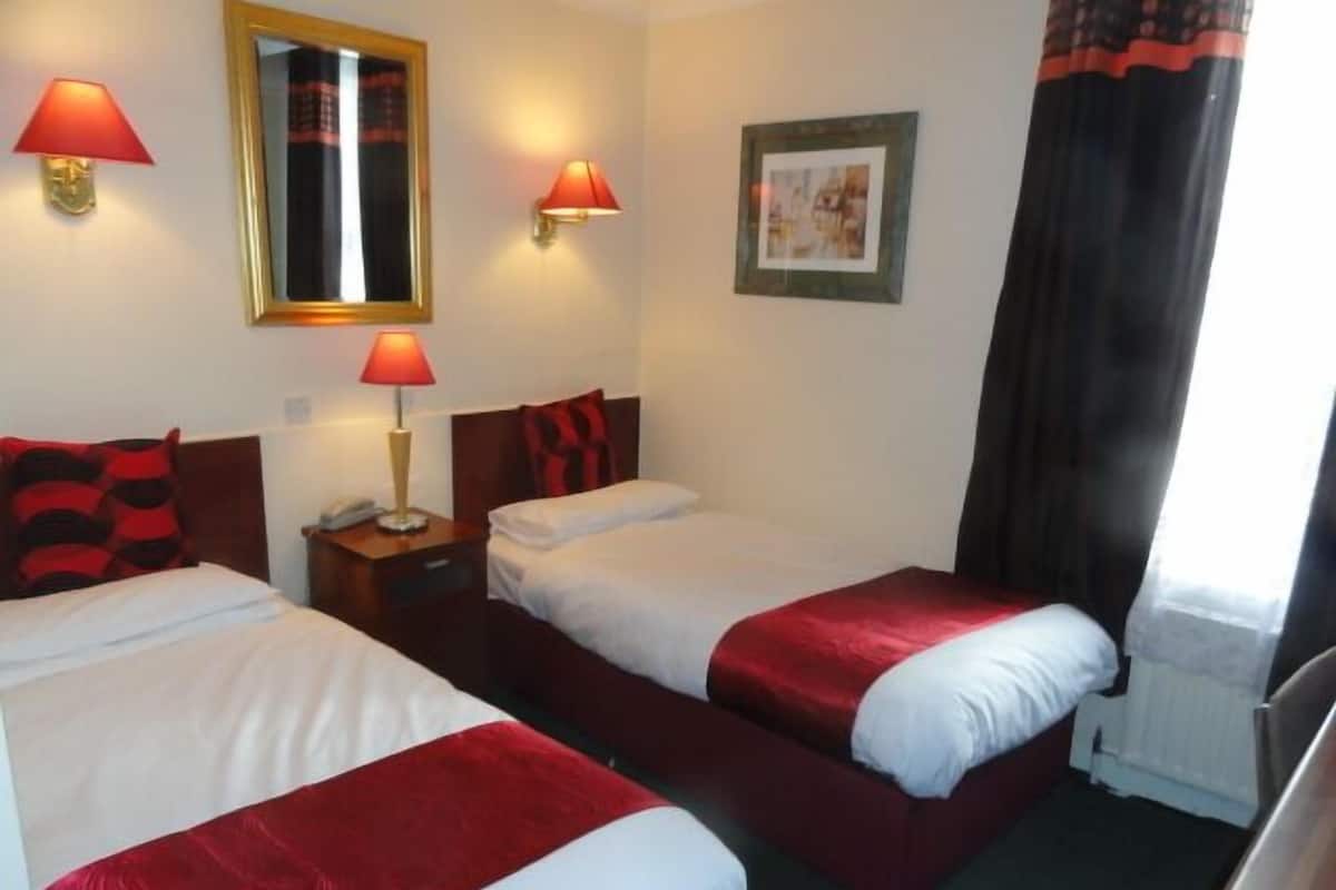 Twin Room | In-room safe