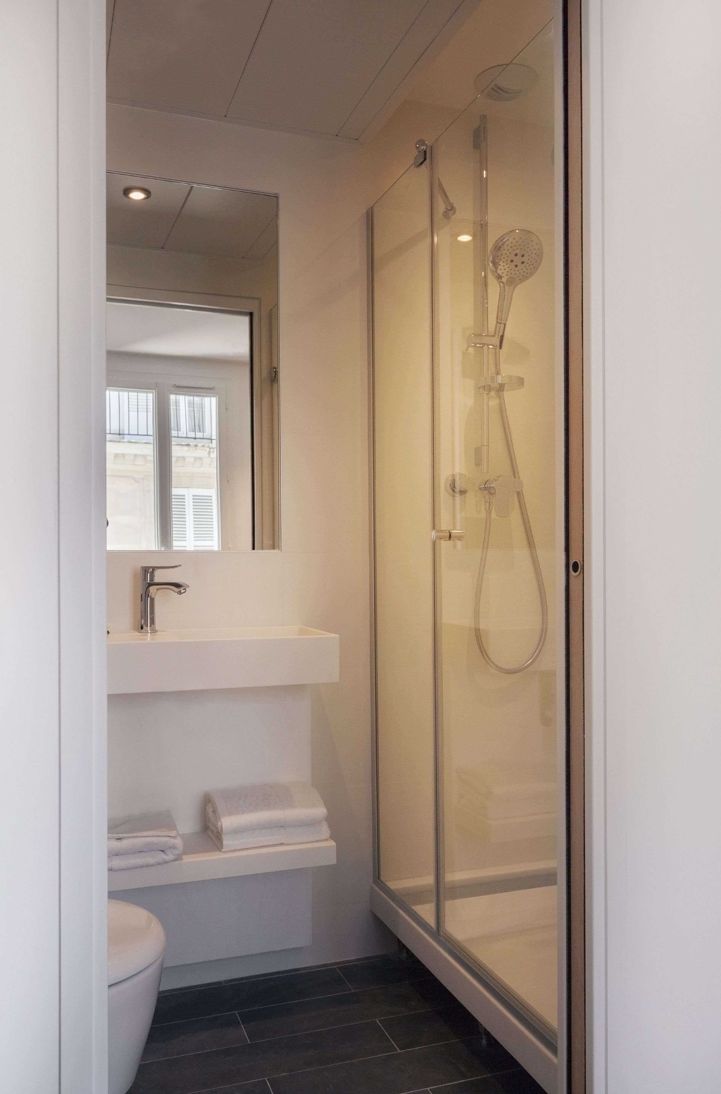 shower, rainfall showerhead, free toiletries, hair dryer