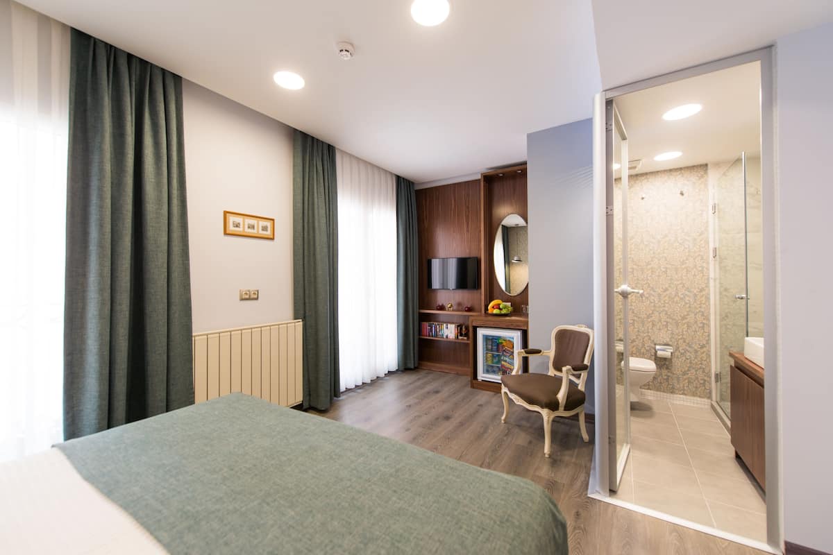 Superior Double Room | Premium bedding, minibar, in-room safe, desk