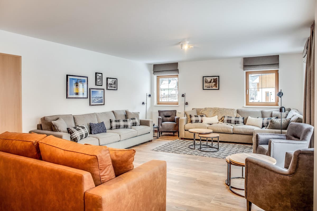 Chalet, camere multiple, sauna (Fuschlsee) | Area soggiorno | TV a schermo piatto