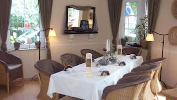 Ze serveren er lunch en diner
