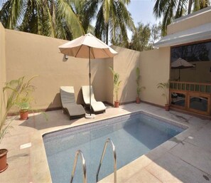 Biệt thự, hồ bơi riêng | 1 phòng ngủ, minibar, két bảo mật tại phòng, bàn 