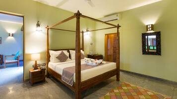 Villa, Private Pool | 1 bedroom, minibar, in-room safe, desk