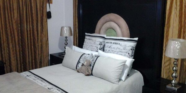 Departamento, 1 habitación | Ropa de cama de alta calidad y escritorio