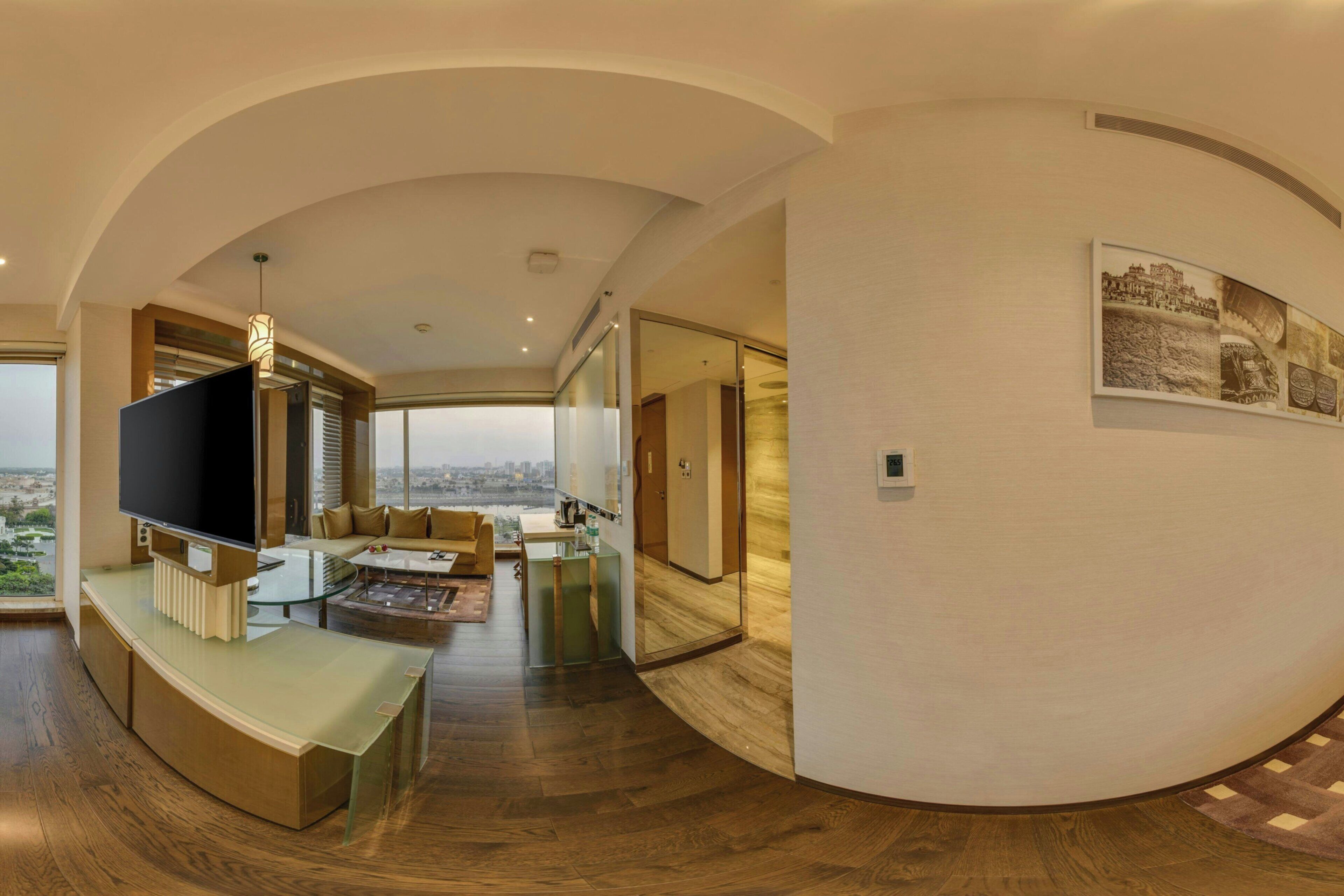 studio suite, 1 king bed | premium bedding, down duvets, minibar, in-room safe