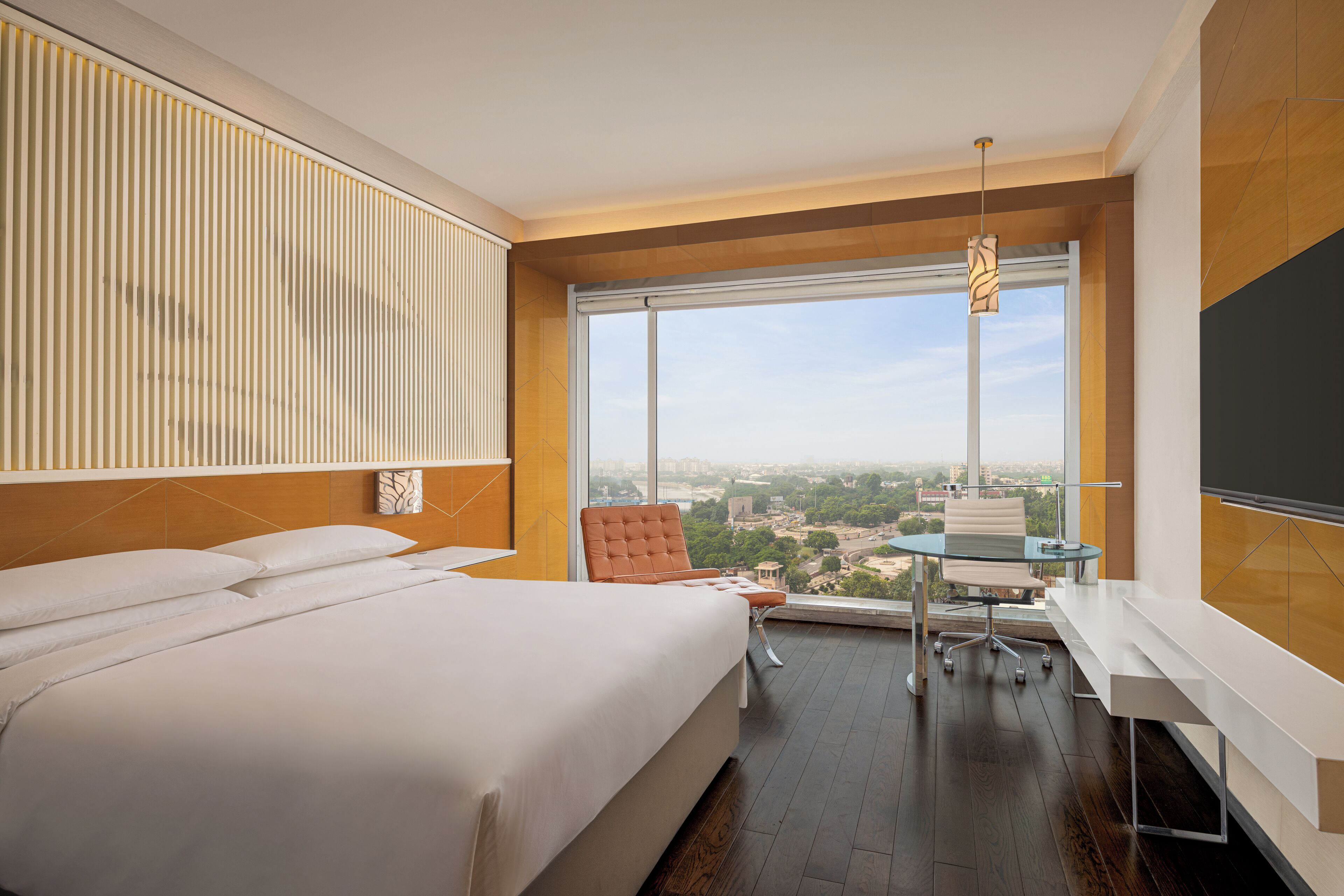 Premium bedding, down duvets, minibar, in-room safe