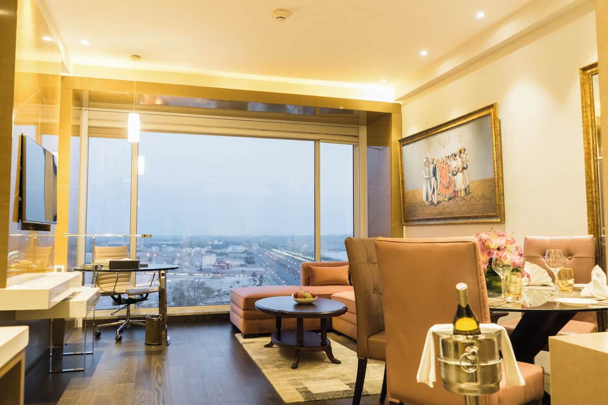Suite, 1 Bedroom, Non Smoking, Park View | 1 bedroom, premium bedding, down comforters, minibar