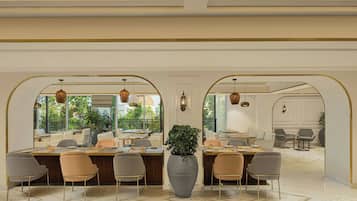 3 restaurants; breakfast, lunch, and dinner served