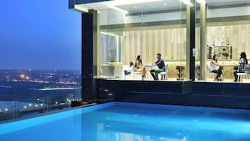 Serve almoço e jantar