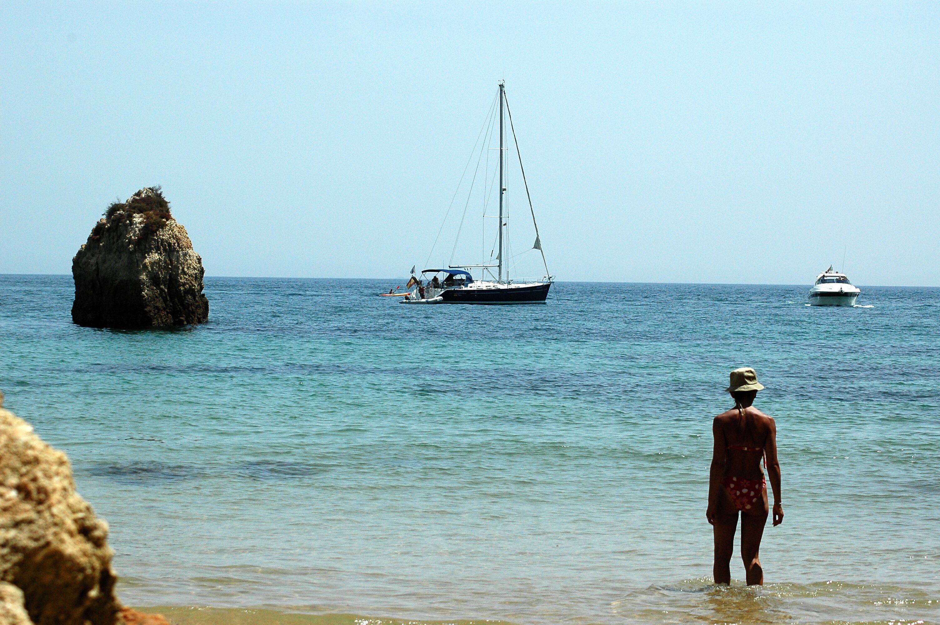 Beach nearby, white sand, sun loungers, beach umbrellas
