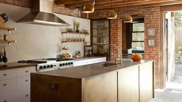 Free daily cooked-to-order breakfast