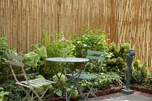 Outdoor dining - Arlington Place Bed & Breakfast (Brooklyn)