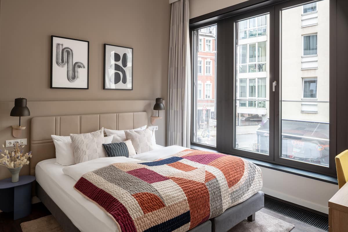 Medium Room | Room amenity