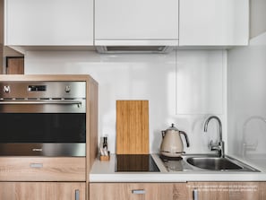 Suite familiare, vista cortile | Cucina privata | Macchina per caffè espresso, macchina per tè/caffè, bollitore elettrico