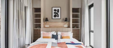 Suite familiale, vue sur la cour intérieure | Literie de qualité, couette en duvet