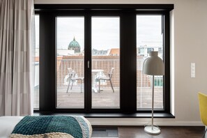 XL Studio, Kitchen, Balcony | Terrace/patio