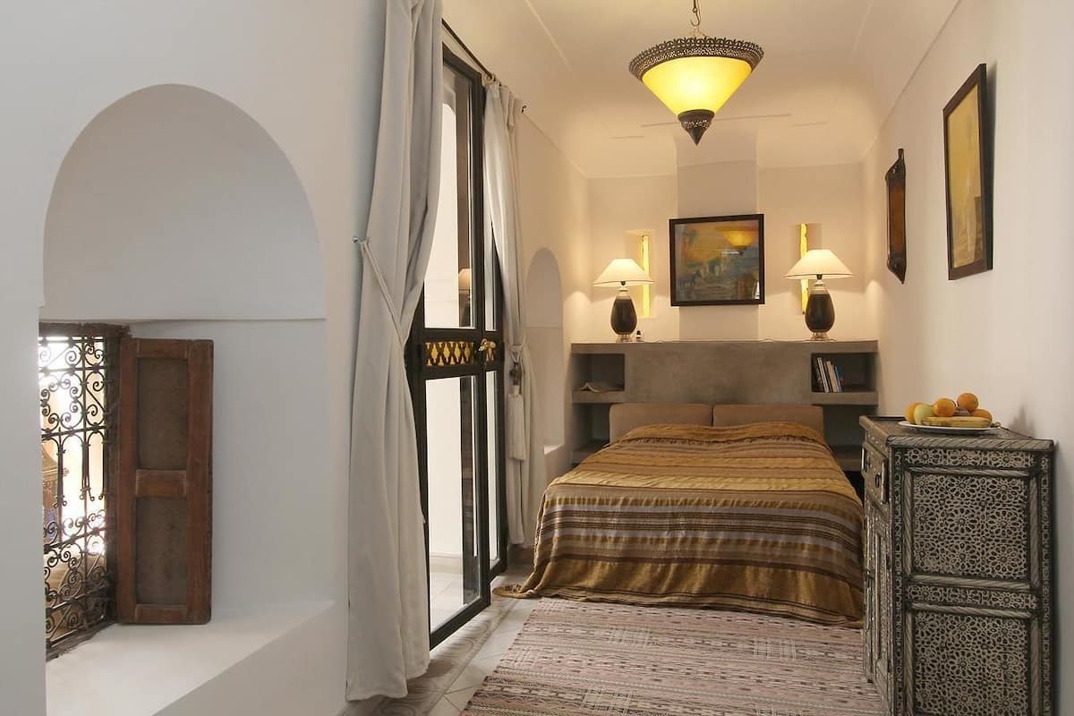 Habitación superior (Amarillo) | Ropa de cama de alta calidad, caja fuerte, decoración individual