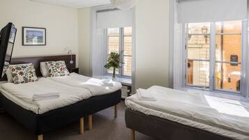 Individuell dekoriert, individuell eingerichtet, Schreibtisch