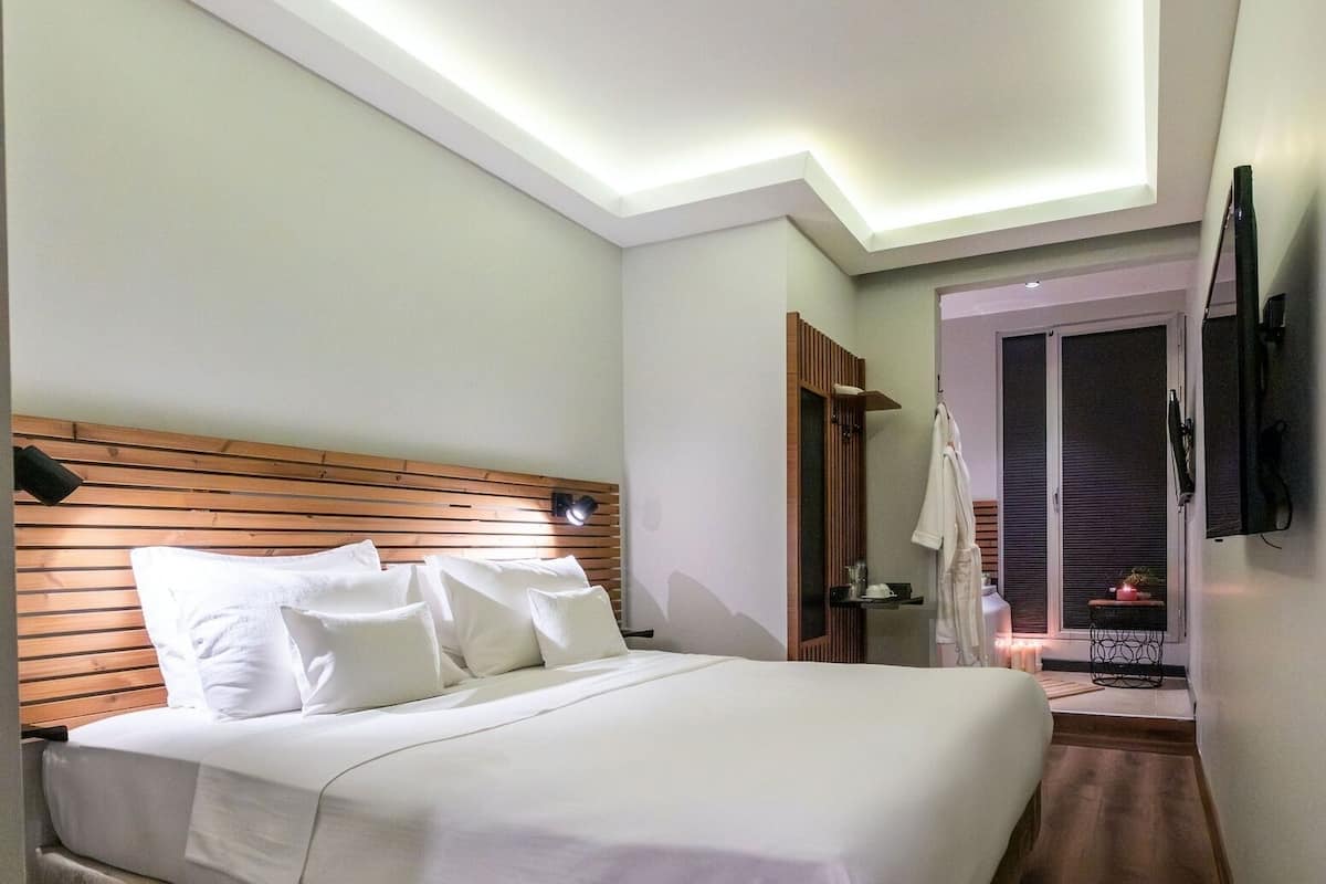 Egyptian cotton sheets, premium bedding, desk, blackout drapes