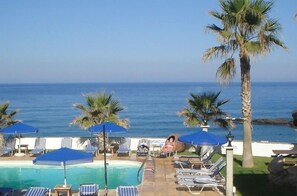 Seasonal outdoor pool, pool umbrellas, sun loungers