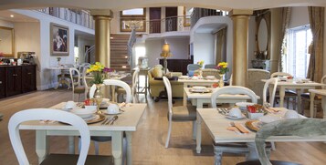 Free daily cooked-to-order breakfast