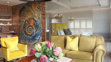 Suite monolocale Luxury | Area soggiorno | TV a schermo piatto
