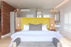 In-room safe, free WiFi, bed sheets - Hermanus Boutique Guest House (Hermanus)