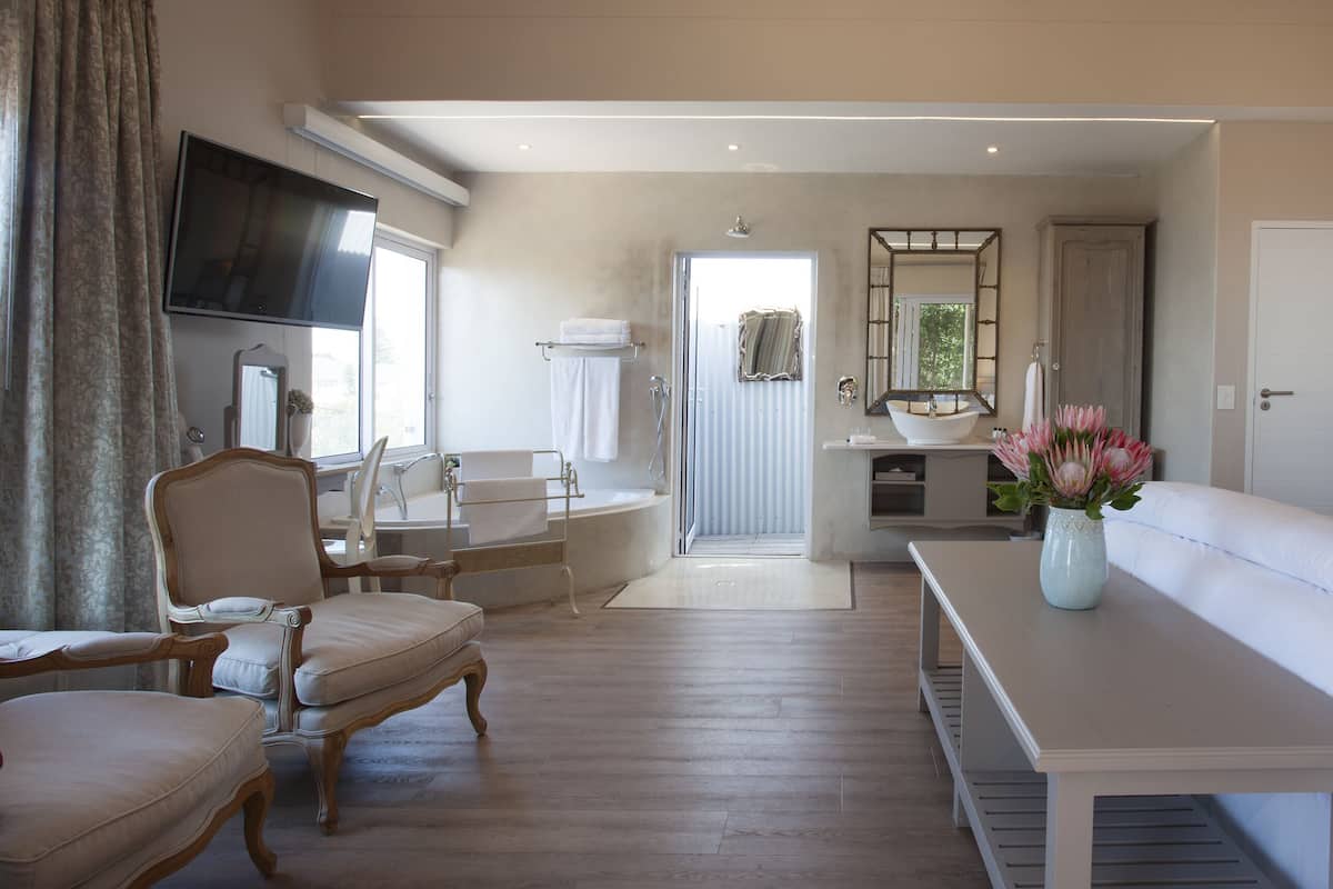 Luxury Pool Suite | Een kluis op de kamer, gratis wifi, beddengoed
