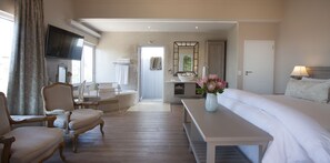 Luxury Pool Suite | In-room safe, free WiFi, bed sheets - Hermanus Boutique Guest House (Hermanus)