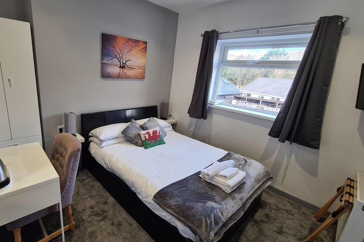 Double Room | Minibar, blackout curtains, free WiFi, bed sheets